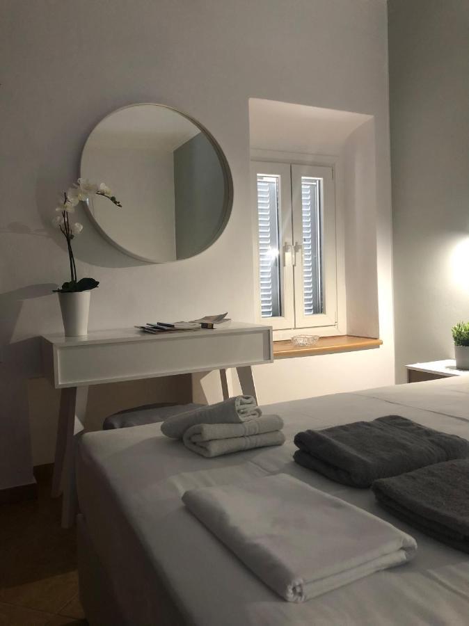 Amaryllis Suites Santorini 费拉 外观 照片