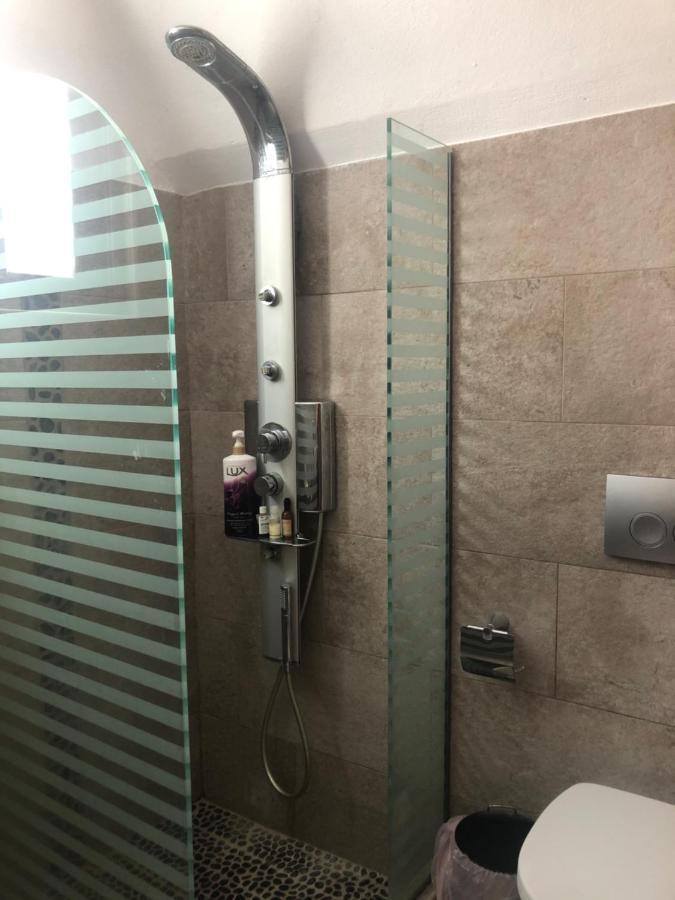 Amaryllis Suites Santorini 费拉 外观 照片